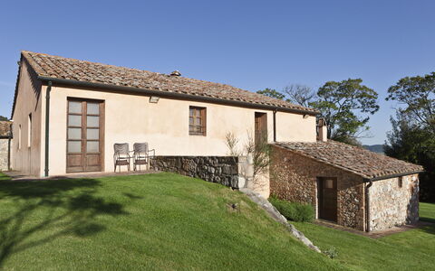 Chianti Resort: Sky, Building, Property, Plant, Window, Tree, House, Land Lot, Grass, Residential Area