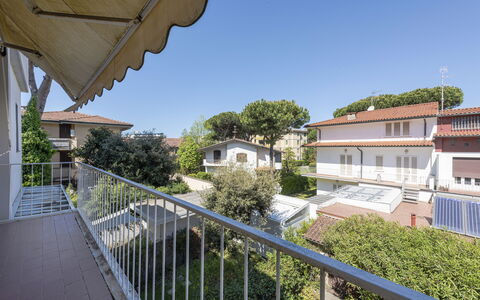 Casa Lelia: Sky, Plant, Building, Property, Window, Tree, Urban Design, House, Fence, Wall