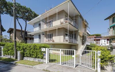 Casa Lelia: Plant, Sky, Building, Window, House, Urban Design, Land Lot, Tree, Fence, Condominium