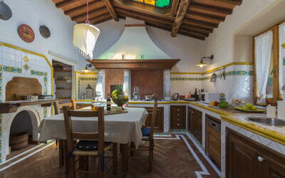 Oasi 2: Furniture, Table, Property, Chair, Building, Cabinetry, Interior Design, Window, Houseplant, Kitchen