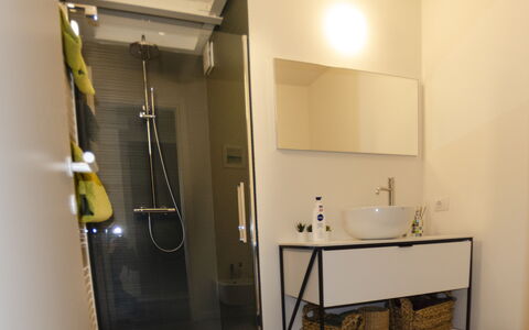 Sui Tetti Di Lucca: Interior Design, Building, House, Floor, Flooring, Wood, Cabinetry, Hardwood, Tap