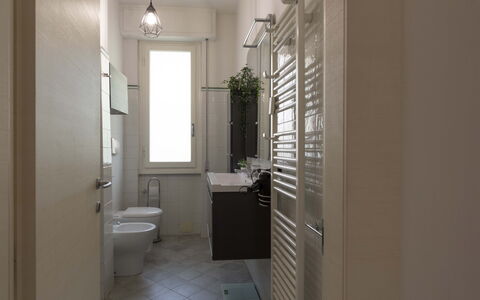 Novoli Suite Apartment: Property, Building, Plumbing Fixture, Window, Bathroom, Architecture, Toilet Seat, Houseplant, Wall