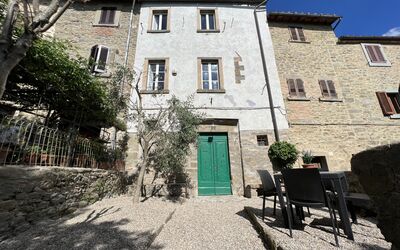 Casa Murli: Sky, Property, Window, Building, Plant, Cloud, House, Road Surface, Neighbourhood, Wall
