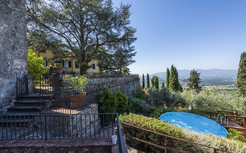 Villa San Gennaro: Sky, Plant, Property, Nature, Tree, Natural Landscape, Body Of Water, Grass, Landscape, Shrub