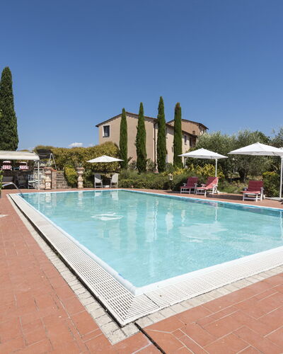 Villa Cevoli: Water, Plant, Swimming Pool, Sky, Tree, Rectangle, Chair, Leisure, Shade, Composite Material