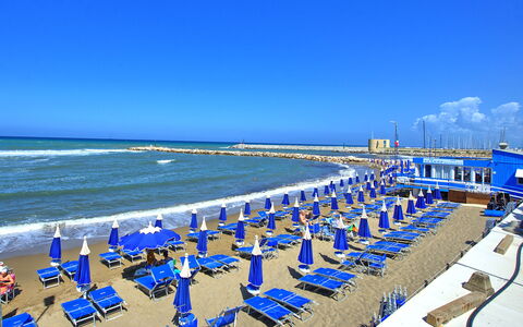 Casa Riva: Sky, Water, Cloud, Blue, Chair, Outdoor Furniture, Sunlounger, Beach, Body Of Water, Leisure