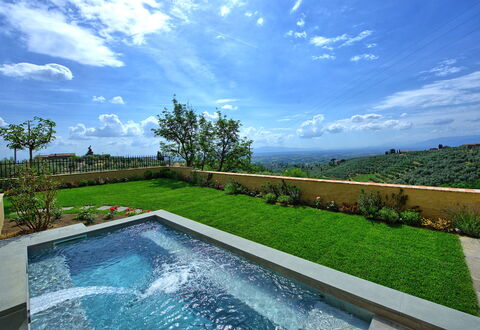 Casa Lionardo: Cloud, Sky, Water, Plant, Property, Azure, Natural Landscape, Grass, Swimming Pool, Tree