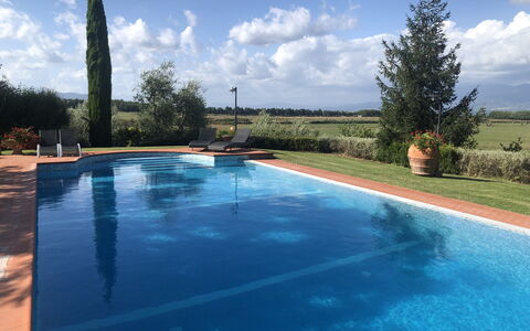 Il Campanile: Water, Cloud, Sky, Daytime, Water Resources, Plant, Swimming Pool, Nature, Azure, Rectangle