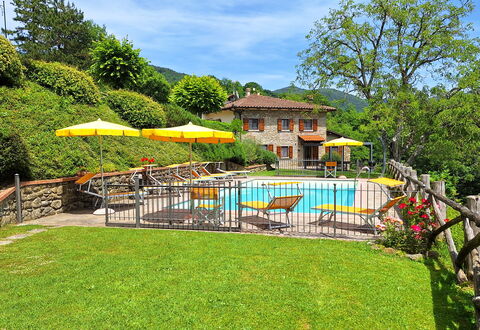 Villa Renaccio: Swimming Pool, Resort, Human Settlement, Eco Hotel, Thermae, Estate, Hacienda, Villa, Garden, Resort Town