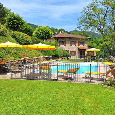 Villa Renaccio: Swimming Pool, Resort, Human Settlement, Eco Hotel, Thermae, Estate, Hacienda, Villa, Garden, Resort Town
