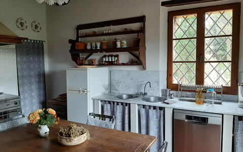 Casa Banditello: Furniture, Property, Cabinetry, Table, Countertop, Tableware, Wood, Window, Kitchen, Kitchen Stove