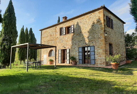 Casa Banditello: Sky, Plant, Building, Window, Cloud, Tree, Natural Landscape, House, Land Lot, Flowerpot
