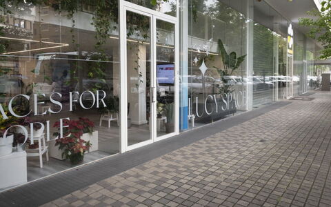 Florence Suite Apartment: Plant, Flowerpot, Urban Design, Building, Sidewalk, Road Surface, City, Shade, Facade, Commercial Building