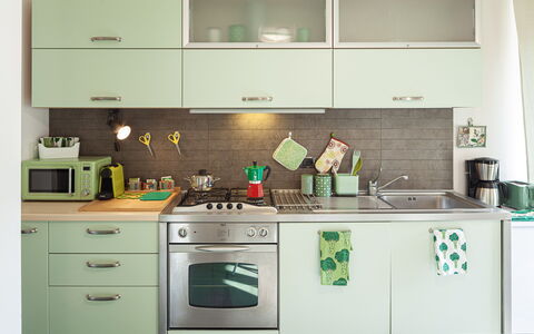 Apartment Serena - Levanto: Cabinetry, Countertop, Property, Kitchen Sink, Kitchen Stove, Building, Tap, Gas Stove, Kitchen, Cooktop