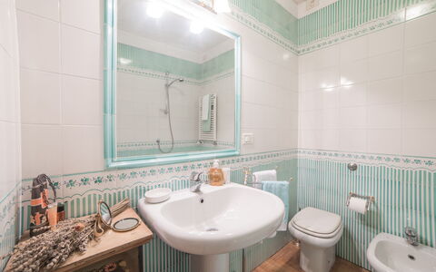 Duomo Suite: Mirror, Tap, Plumbing Fixture, Sink, Bathroom Sink, Property, Green, Bathroom, Purple, Azure