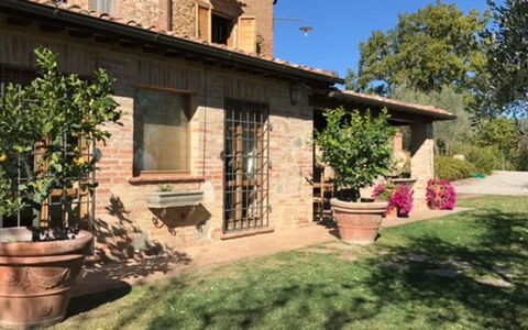 Villa Nibbiano: Plant, Building, Window, Property, Sky, Flowerpot, House, Tree, Cottage, Residential Area