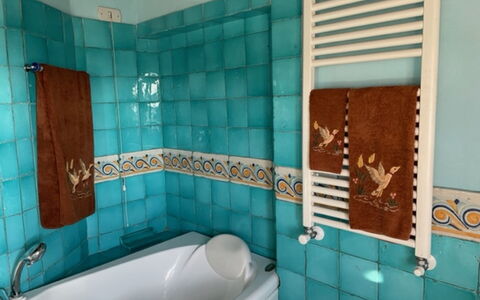 Villa Nibbiano: Bathtub, Property, Plumbing Fixture, Blue, Azure, Interior Design, Bathroom, Tap, Flooring, Floor