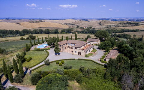 Villa Sulle Crete: Cloud, Plant, Sky, Tree, Nature, Land Lot, Landscape, Urban Design, Rural Area, Plain