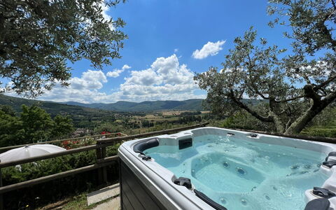 Villa Patrizia: Cloud, Water, Sky, Water Resources, Tree, Swimming Pool, Body Of Water, Jacuzzi, Natural Landscape, Leisure