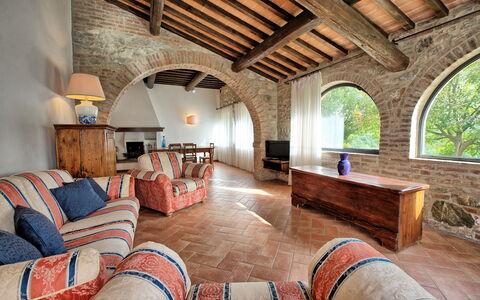 Casale Chieteno: Table, Furniture, Couch, Building, Wood, Window, Comfort, Interior Design, Living Room, Floor