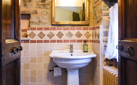 Casale Montanare: Mirror, Tap, Sink, Plumbing Fixture, Bathroom Sink, Bathroom, Building, Purple, Cabinetry, Wood