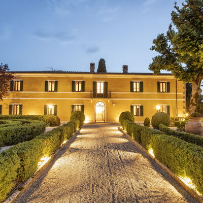 Villa Pianoia: Sky, Plant, Building, Tree, Cloud, House, Window, Grass, Landscape, Residential Area