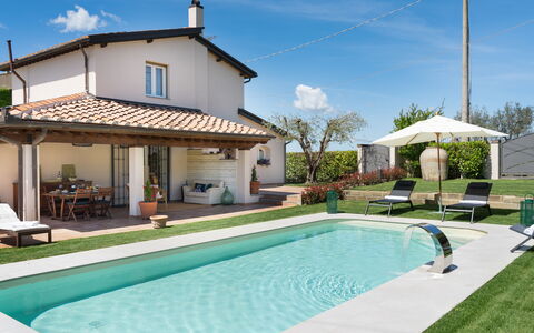 Villa Di Pillo: Water, Cloud, Sky, Plant, Property, Building, Swimming Pool, Window, Azure, Chair