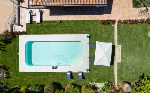 Villa Di Pillo: Plant, Green, Rectangle, Land Lot, Building, Vegetation, Urban Design, Grass, Shade, Line