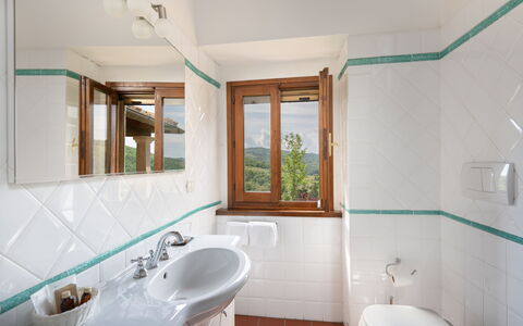 Villa Castelluccio - Arezzo, Toscana: Mirror, Plumbing Fixture, Tap, Property, Sink, Bathroom Sink, Azure, Bathroom, Interior Design, Wood
