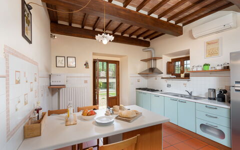 Villa Castelluccio - Arezzo, Toscana: Property, Cabinetry, Countertop, Window, Wood, Drawer, Interior Design, Table, Building, Kitchen