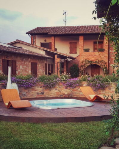 Casa Vacanze Paradiso: Plant, Water, Sky, Building, Window, Cloud, Tree, Door, Grass, House