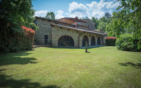 Mulino Al Suono - Badia Agnano, Toscana: Plant, Sky, Cloud, Natural Landscape, Window, Tree, Building, Land Lot, Grassland, Landscape
