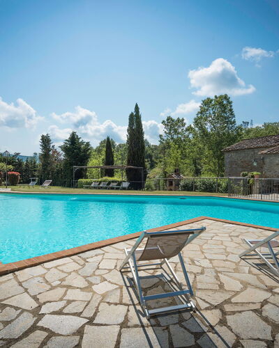 Mulino Al Suono - Badia Agnano, Toscana: Water, Cloud, Sky, Swimming Pool, Plant, Azure, Tree, Outdoor Furniture, Rectangle, Leisure
