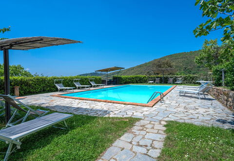 Colle Degli Ulivi - Cortona, Pool, Nature, Privacy: Water, Sky, Plant, Swimming Pool, Umbrella, Outdoor Furniture, Building, Shade, Rectangle, Tree