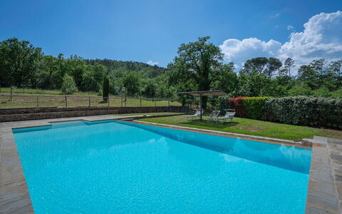 Leopolda In Selvarella Pool And Wi-fi: Water, Sky, Plant, Water Resources, Cloud, Swimming Pool, Nature, Azure, Tree, Rectangle