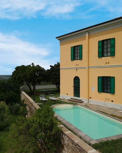 Massarosa Front Lake, The Gargoyles: Cloud, Sky, Building, Property, Window, Water, Plant, Azure, Swimming Pool, Land Lot