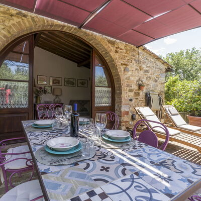 Casa Anita - Castellina In Chianti - Granaio, Tosc: Furniture, Table, Property, Plant, Chair, Building, Interior Design, Architecture, Window, House