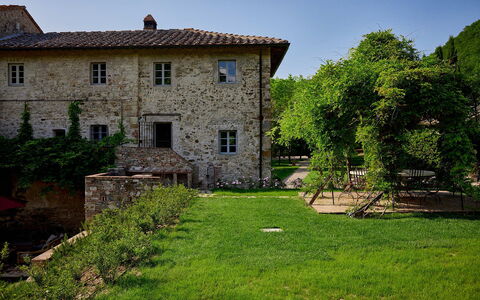 Villa Dell'abate: Plant, Sky, Property, Window, Building, Land Lot, Cottage, Tree, House, Grass