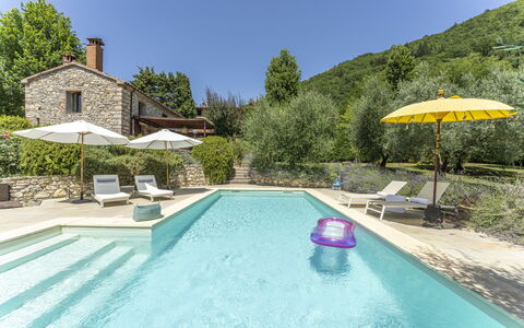 Fienile Di Fabio - Colline Fiorentine Vaiano, Tosc: Water, Plant, Furniture, Property, Swimming Pool, Building, Tree, Outdoor Furniture, Sky, Shade