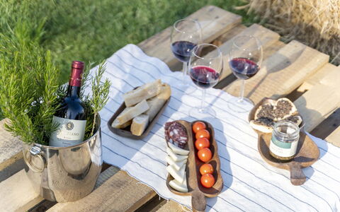 Villa Zara: Food, Tableware, Table, Wood, Ingredient, Cuisine, Bottle, Plant, Serveware