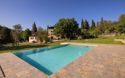 Villa D'epoca Carniani: Water, Sky, Plant, Building, Swimming Pool, Nature, Tree, Rectangle, Residential Area, Grass