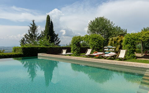 Castello Di Quarate: Water, Cloud, Sky, Daytime, Water Resources, Plant, Tree, Swimming Pool, Grass, Natural Landscape