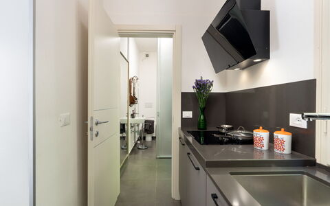 Casa Serra: Kitchen Sink, Cabinetry, Building, Sink, Countertop, Kitchen, Kitchen Appliance, Houseplant, Kitchen Stove, Home Appliance