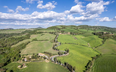 Monticchiello Apartment With Garden, Wifi, Pienza,: Cloud, Sky, Natural Landscape, Mountain, Land Lot, Highland, Terrain, Cumulus, Grass, Landscape