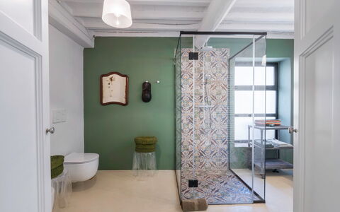 Alice - Podere Ribatti - Casole D'elsa, Toscana: Property, Building, Plumbing Fixture, Interior Design, Flooring, Wood, Floor, Bathroom, House