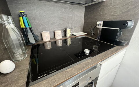 Casa Ada e Sabo: Cabinetry, Property, Countertop, Tap, Interior Design, Kitchen, Shelving, Flooring, Gas, Drawer