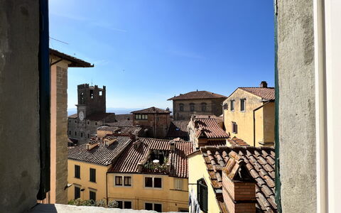 Casa Ada e Sabo: Sky, Window, Building, Neighbourhood, Facade, Tints And Shades, Rectangle, City, Landscape