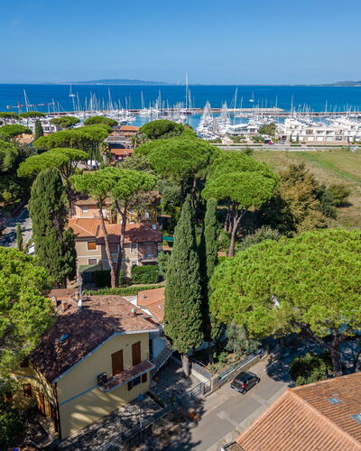 Il Giglio: Sky, Daytime, Property, Water, Plant, Azure, Nature, Vegetation, Urban Design, Coastal And Oceanic Landforms