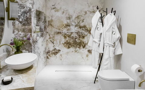 Villa Della Regina: Plumbing Fixture, Plant, Bathroom, Building, Tap, Floor, Flooring, Plumbing, House, Toilet