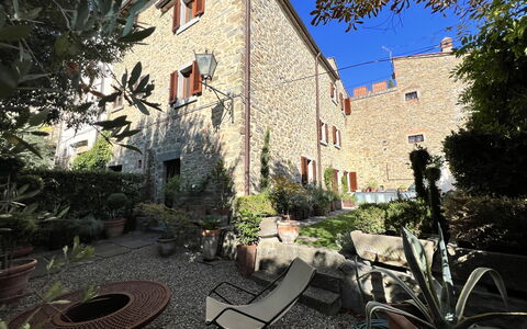 The Architects House: Plant, Property, Building, Window, Sky, House, Tree, Residential Area, Real Estate, Landscape